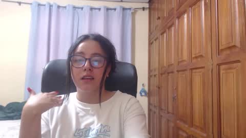 Snapshot of venus_cat_ chatting on 02-01-26, 05:28 Venus online show from 02-01-26, 05:28