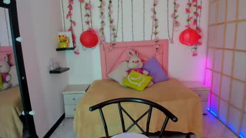 Snapshot of venus_latin_01 chatting on 09-23-25, 08:01 Mary online show from 09-23-25, 08:01