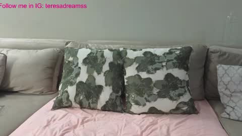 Teresa online show from 10-17-25, 03:10