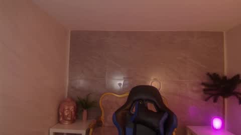 venuss online show from 09-13-25, 03:23