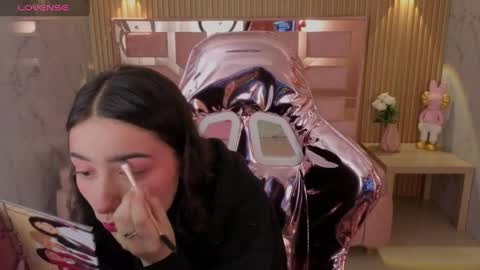 venuss online show from 04-24-26, 01:02