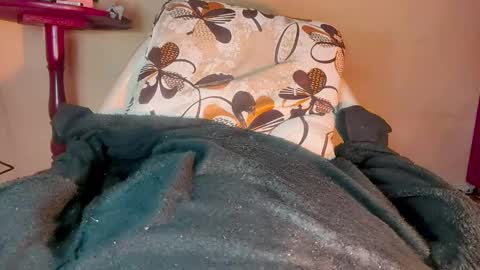 Snapshot of venustrav chatting on 02-19-25, 03:50 Venus online show from 02-19-25, 03:50