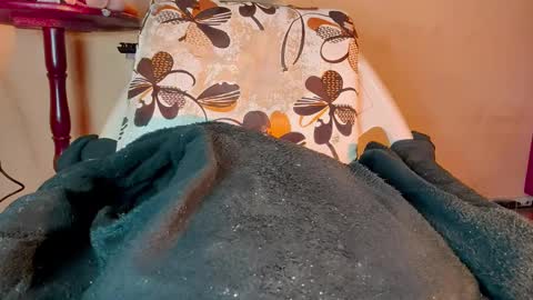 Snapshot of venustrav chatting on 02-20-25, 02:40 Venus online show from 02-20-25, 02:40