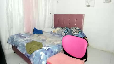 Snapshot of venuswilliamx chatting on 11-05-25, 01:05 venus online show from 11-05-25, 01:05