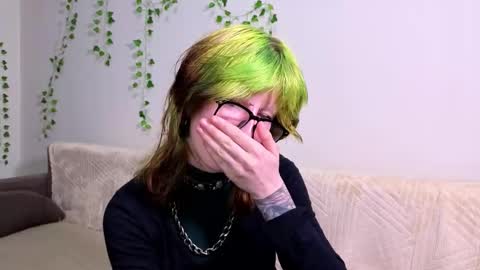 Erica online show from 09-18-25, 07:38