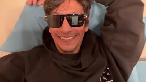 Snapshot of vergasjuan chatting on 12-18-25, 06:25 Juan Vergas online show from 12-18-25, 06:25