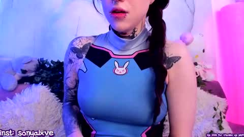 Snapshot of vergill_hella chatting on 02-14-25, 06:34 Sonya online show from 02-14-25, 06:34