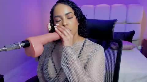 Snapshot of vero_milff chatting on 11-27-25, 07:38 Vero online show from 11-27-25, 07:38