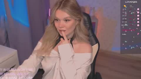 Snapshot of veronaaura chatting on 09-26-25, 07:51 Tiffany online show from 09-26-25, 07:51