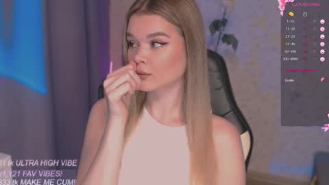 Snapshot of veronaaura chatting on 11-23-25, 04:23 Tiffany online show from 11-23-25, 04:23