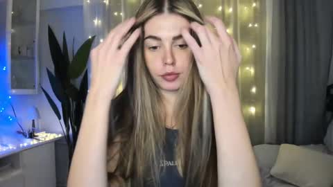 Snapshot of veronarolls chatting on 12-28-24, 05:25 Lolitalolz online show from 12-28-24, 05:25