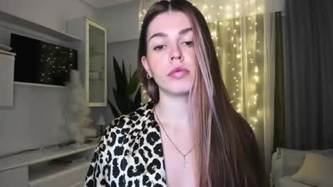 Snapshot of veronarolls chatting on 01-06-25, 07:24 Lolitalolz online show from 01-06-25, 07:24