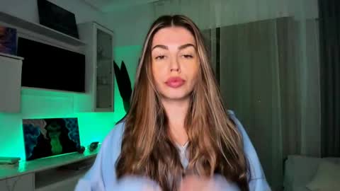 Snapshot of veronarolls chatting on 01-15-25, 07:12 Lolitalolz online show from 01-15-25, 07:12