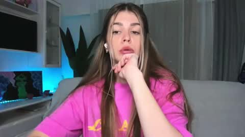 Snapshot of veronarolls chatting on 01-21-25, 11:34 Lolitalolz online show from 01-21-25, 11:34