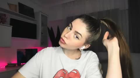 Snapshot of veronarolls chatting on 01-26-25, 06:58 Lolitalolz online show from 01-26-25, 06:58