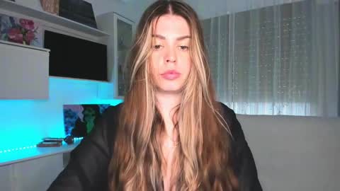 Snapshot of veronarolls chatting on 02-26-25, 05:17 Lolitalolz online show from 02-26-25, 05:17