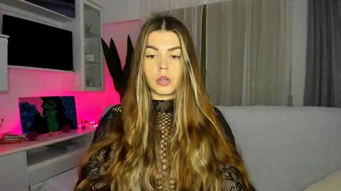 Snapshot of veronarolls chatting on 03-01-25, 04:44 Lolitalolz online show from 03-01-25, 04:44