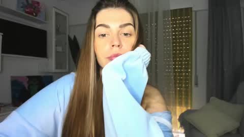 Snapshot of veronarolls chatting on 03-12-25, 05:07 Lolitalolz online show from 03-12-25, 05:07