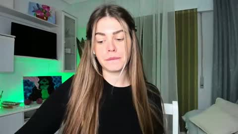 Snapshot of veronarolls chatting on 03-12-25, 11:12 Lolitalolz online show from 03-12-25, 11:12