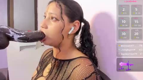 Snapshot of veronica_bigass chatting on 06-20-26, 07:05 Veronica online show from 06-20-26, 07:05