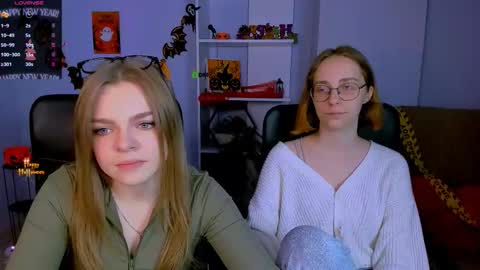 Snapshot of veronica_bubble chatting on 11-03-25, 08:10 Ronni online show from 11-03-25, 08:10