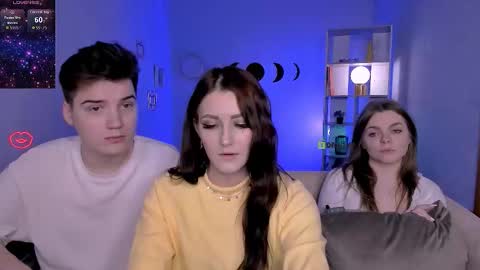 Snapshot of veronica_bubble chatting on 11-11-25, 12:54 Ronni online show from 11-11-25, 12:54