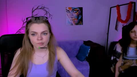 Snapshot of veronica_bubble chatting on 11-16-25, 08:36 Ronni online show from 11-16-25, 08:36