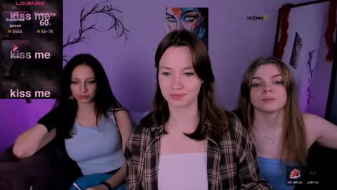 Snapshot of veronica_bubble chatting on 11-22-25, 08:19 Ronni online show from 11-22-25, 08:19