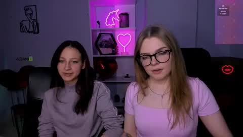 Snapshot of veronica_bubble chatting on 11-25-25, 08:31 Ronni online show from 11-25-25, 08:31