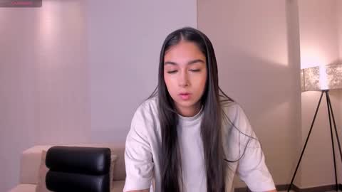 Snapshot of veronicablue1 chatting on 09-25-25, 10:41 Vero  online show from 09-25-25, 10:41