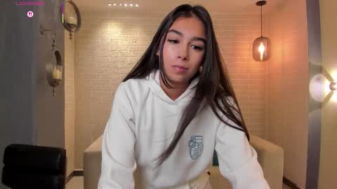 Snapshot of veronicablue1 chatting on 10-25-25, 09:17 Vero  online show from 10-25-25, 09:17