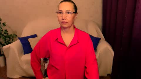 Veronica online show from 10-28-25, 04:09