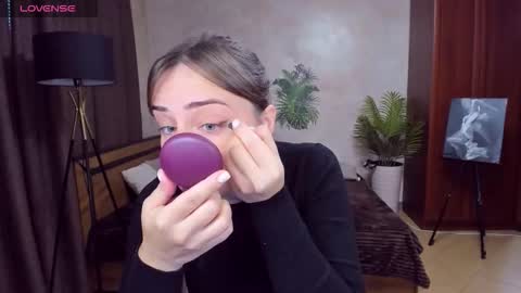 Veronica online show from 09-20-25, 05:08