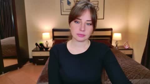 Veronica online show from 11-17-25, 05:02