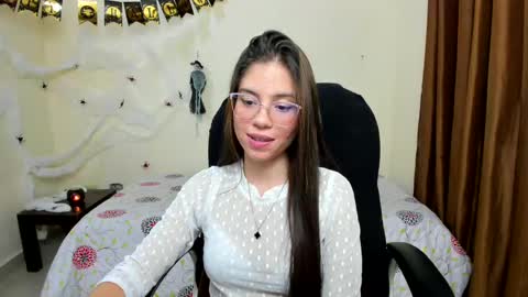 Snapshot of veronicamiller22 chatting on 10-27-25, 12:36 Veronica Miller online show from 10-27-25, 12:36