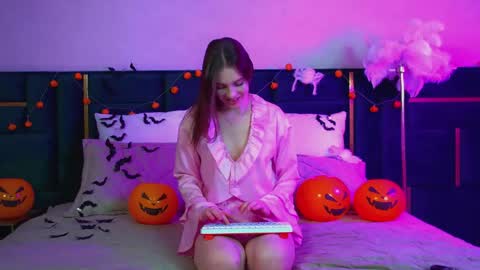 Veronica online show from 10-22-25, 06:07