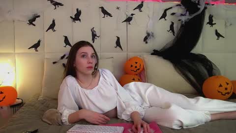Veronica online show from 10-24-25, 06:26
