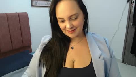 Snapshot of veroniicabbw_ chatting on 06-15-26, 01:35 veroniicabbw_ online show from 06-15-26, 01:35