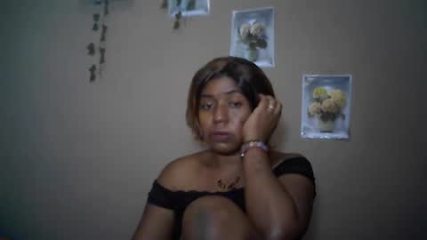Snapshot of verronique1511 chatting on 04-29-26, 01:48 verronique1511 online show from 04-29-26, 01:48