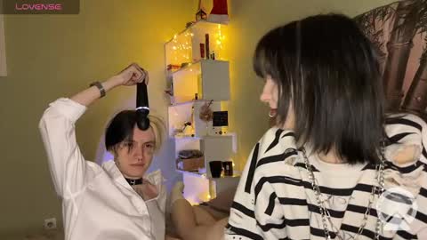 Snapshot of veryraretwins chatting on 01-06-25, 01:42 veryraretwins online show from 01-06-25, 01:42