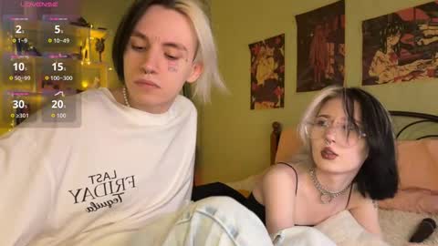 Snapshot of veryraretwins chatting on 09-10-25, 10:32 veryraretwins online show from 09-10-25, 10:32