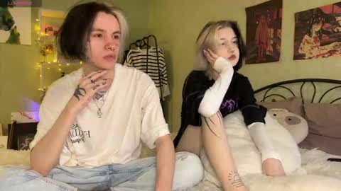 Snapshot of veryraretwins chatting on 09-26-25, 04:44 veryraretwins online show from 09-26-25, 04:44