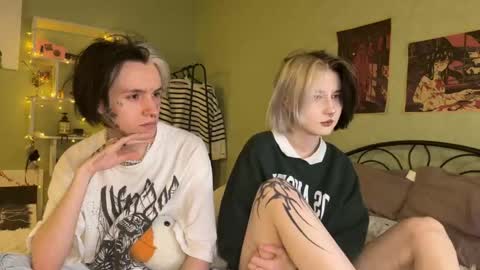 Snapshot of veryraretwins chatting on 10-04-25, 10:08 veryraretwins online show from 10-04-25, 10:08