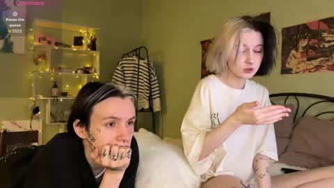 Snapshot of veryraretwins chatting on 10-05-25, 10:40 veryraretwins online show from 10-05-25, 10:40