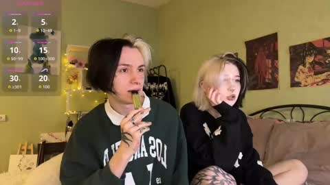 Snapshot of veryraretwins chatting on 10-23-25, 02:44 veryraretwins online show from 10-23-25, 02:44