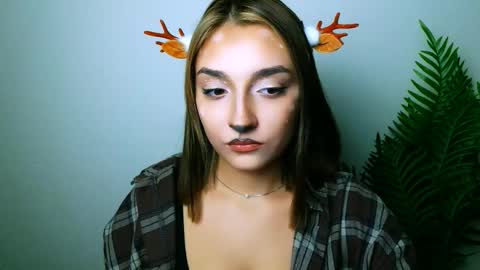 Snapshot of veryveryshygirl chatting on 10-31-25, 06:42 Ana online show from 10-31-25, 06:42