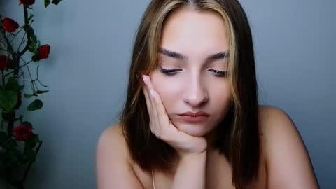 Snapshot of veryveryshygirl chatting on 11-22-25, 01:21 Ana online show from 11-22-25, 01:21