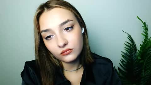 Snapshot of veryveryshygirl chatting on 11-28-25, 06:54 Ana online show from 11-28-25, 06:54