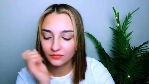 Snapshot of veryveryshygirl chatting on 01-05-26, 05:27 Ana online show from 01-05-26, 05:27