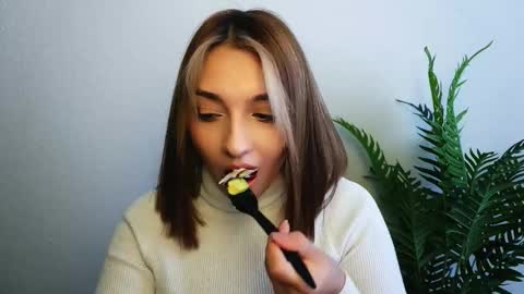 Snapshot of veryveryshygirl chatting on 01-15-26, 09:47 Ana online show from 01-15-26, 09:47